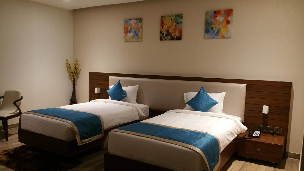 M Crown Hotel Shillong Exterior foto