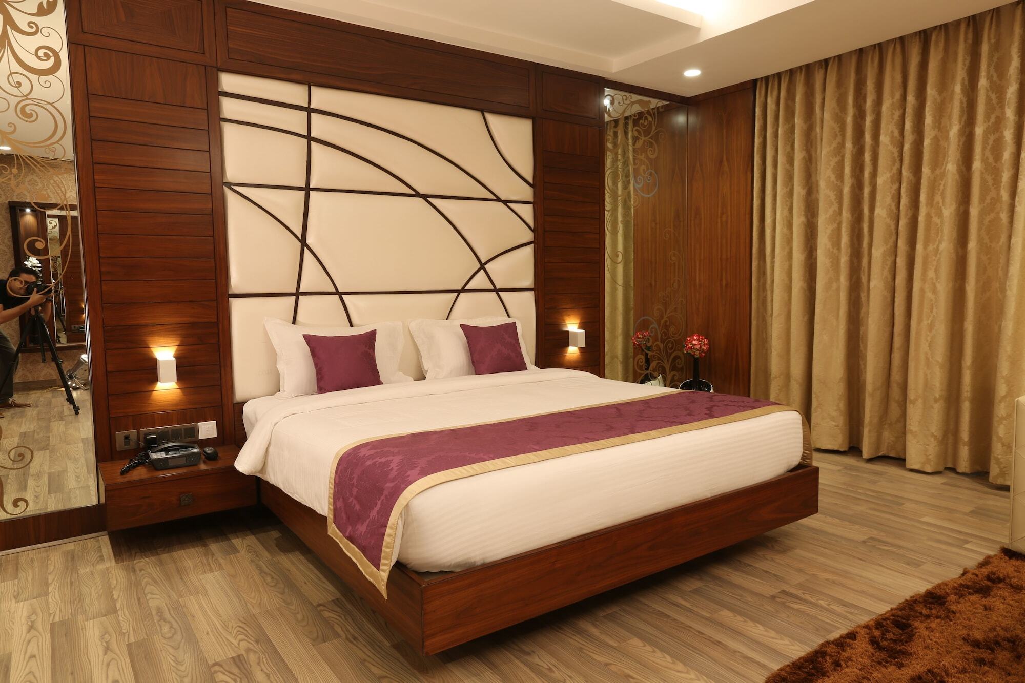 M Crown Hotel Shillong Exterior foto