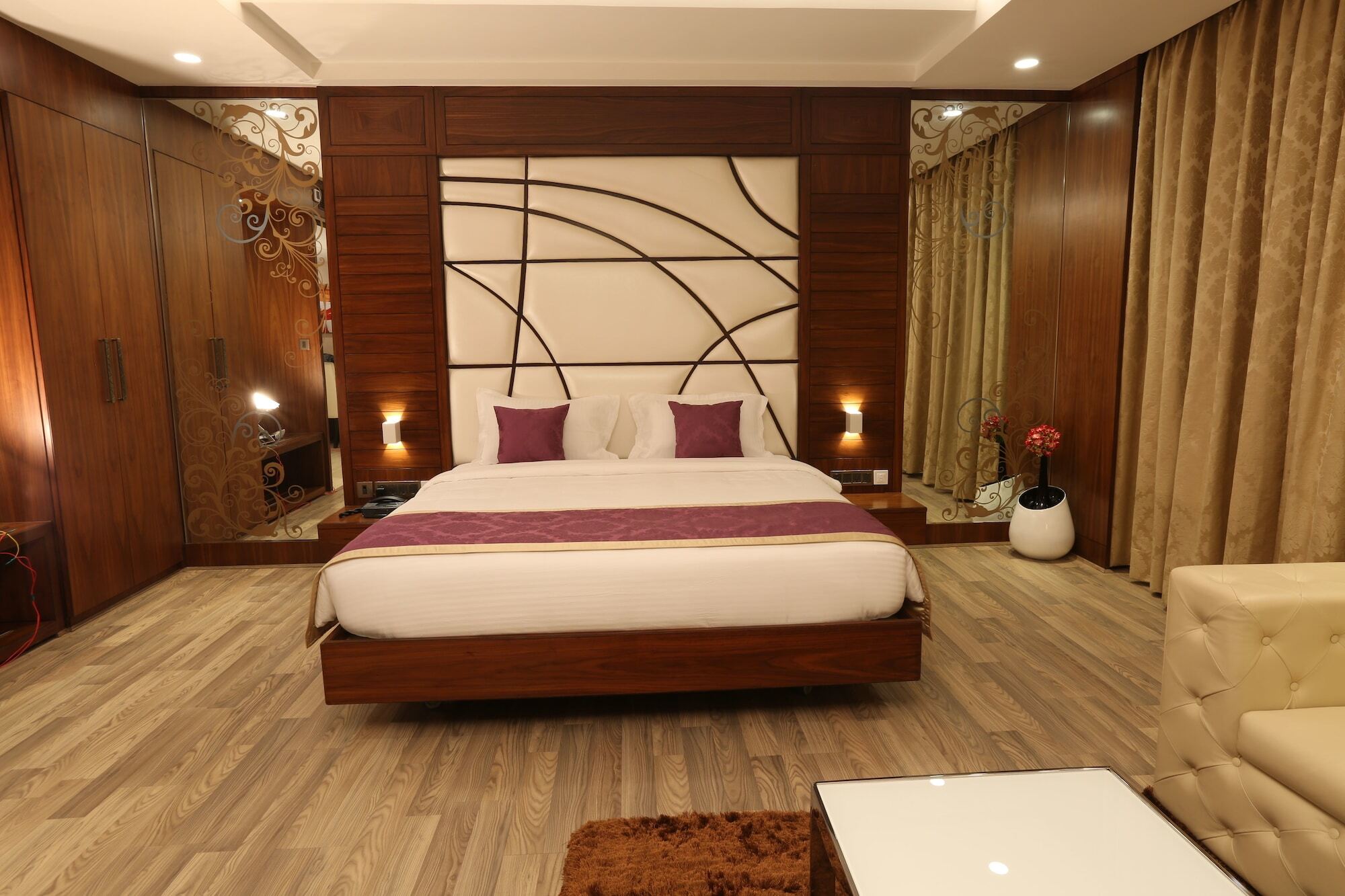M Crown Hotel Shillong Exterior foto